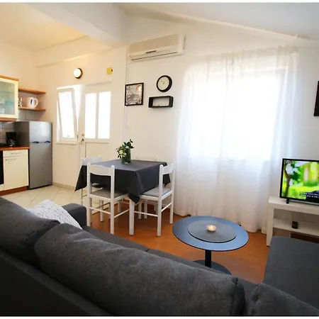 Elena Apartment